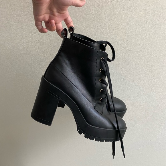 Forever 21 black platform Boots ! - Picture 3 of 11